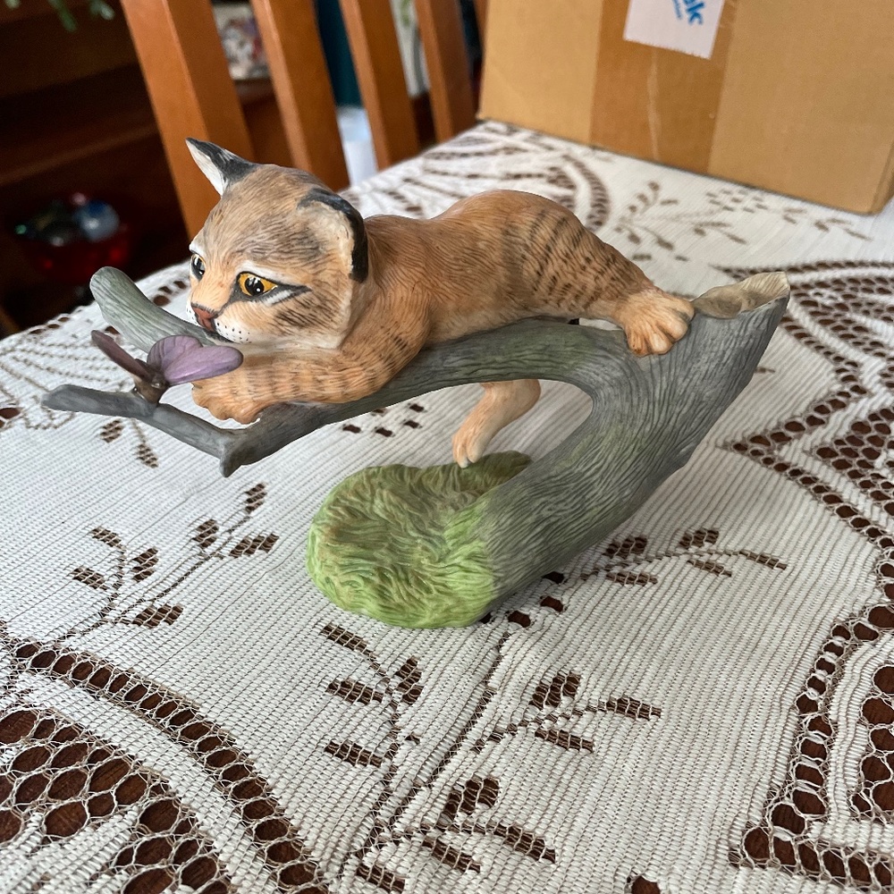 Vintage Franklin Mint Porcelain Bobcat "Captivated"
